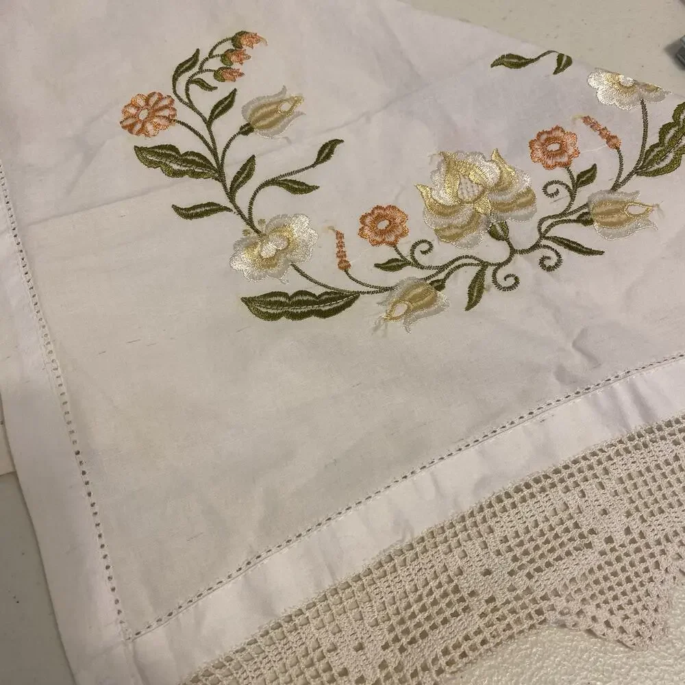 Vintage Ivory Floral Embroidered Table Runner Hand knit Cottagecore Farmhouse